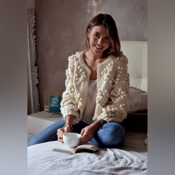 Chicwish Womens soft heart shaped balls Thick open Cardigan Sweater ivory cream - Picture 2 of 16